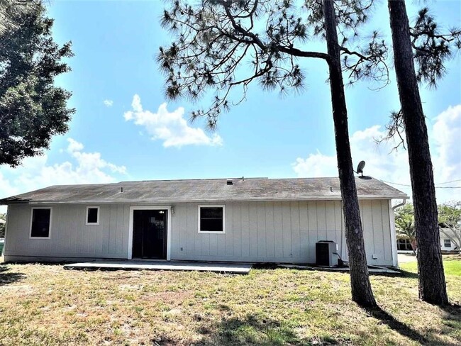 Building Photo - 555 NW Conover St