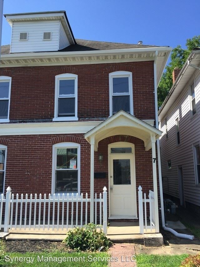 Primary Photo - 5-7 W Wilson Blvd