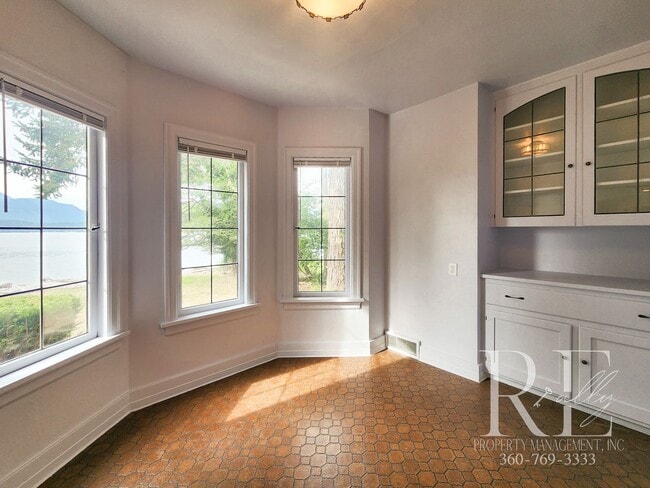 Building Photo - Waterfront Tudor | Private, Vintage Charm with Casita