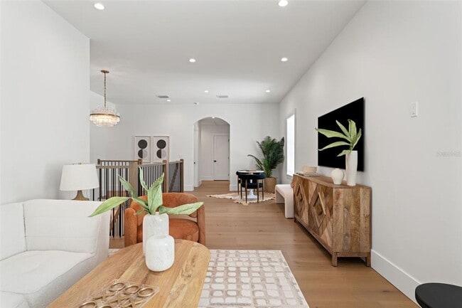 Building Photo - 806 Idlewood Dr