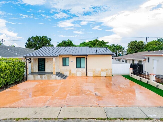 Building Photo - 233 W 39th Pl