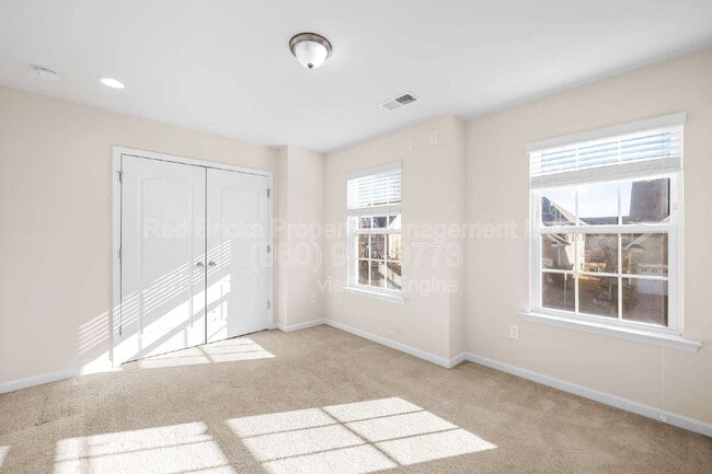Building Photo - 4860 Pepper Dr
