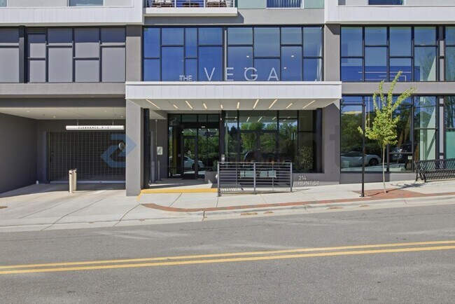 Building Photo - 214 Hunt St