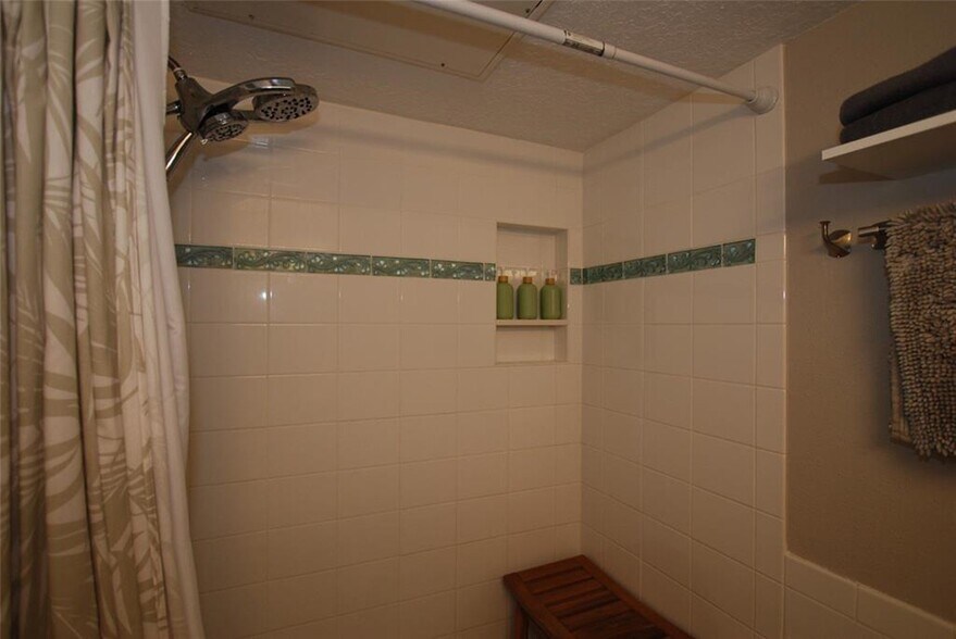 Building Photo - 6300 Seawall Blvd