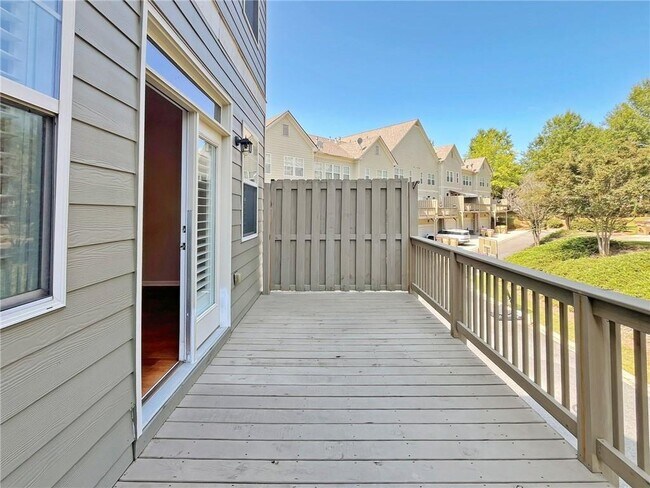Building Photo - 525 Grove Field Ct NW