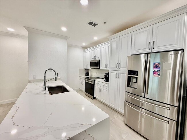 Building Photo - 16303 Enclave Village Dr