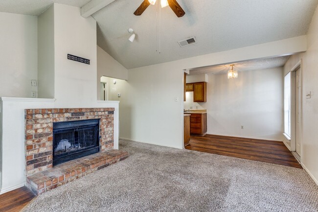 Building Photo - 2 Bedroom in Kennedale • Move-in Ready