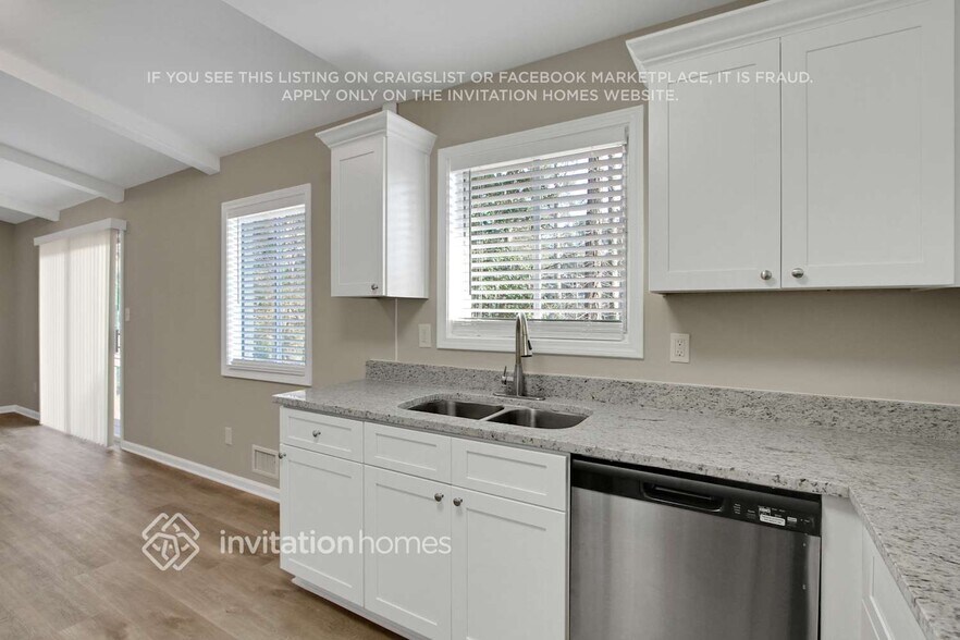 Building Photo - 5801 Oakleaf Dr