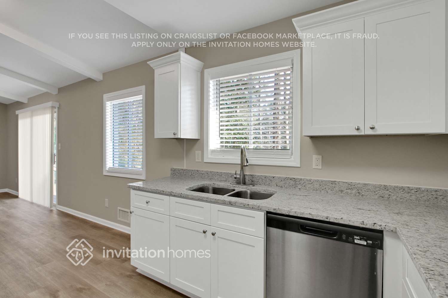 Building Photo - 5801 Oakleaf Dr