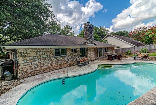 Building Photo - 2300 Cypress Point E