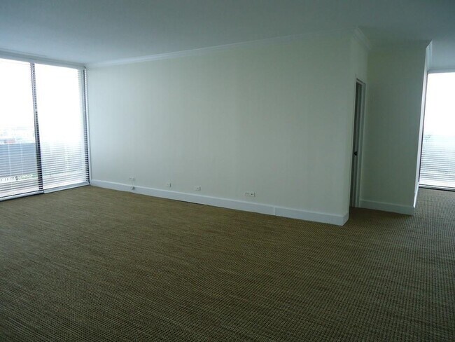 Building Photo - 2575 Peachtree Rd