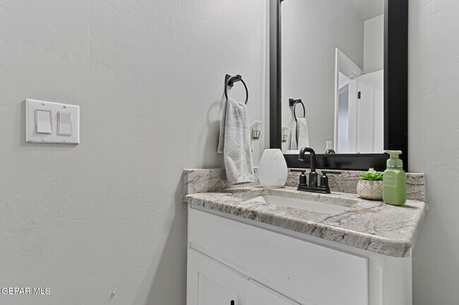 Building Photo - 824 Paseo Solar Dr