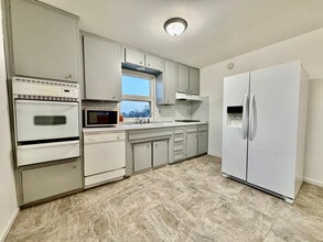 Building Photo - 55 Gunther Ave