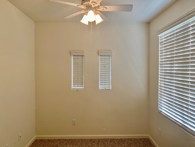 Building Photo - 3/2 in North Clovis Gated Community