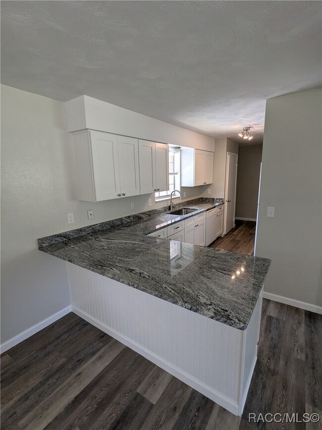 Building Photo - 35433 Crescent Dr