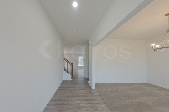 Building Photo - 100 English Oak Ln