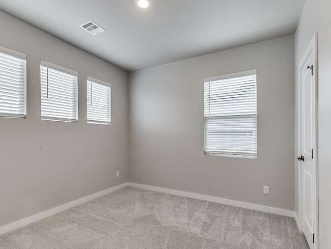 Building Photo - Beautiful home inOklahoma City