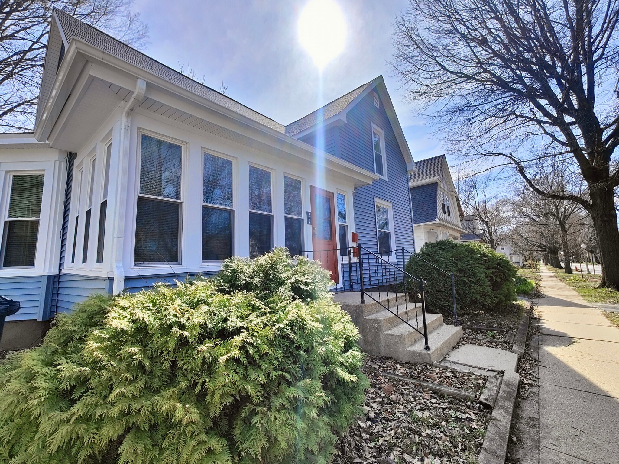 Building Photo - 307 W Illinois St