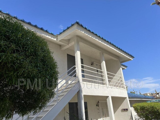 Building Photo - 1800 Club House Dr