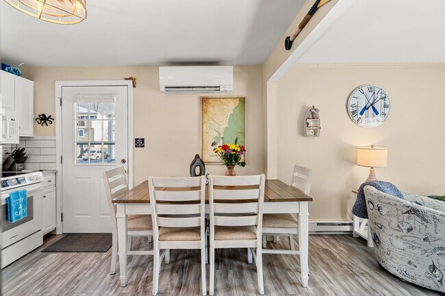 Building Photo - 8 Duston Ave