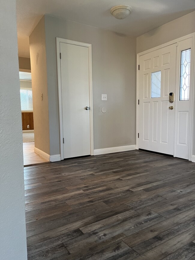Building Photo - 1741 Tamarack Dr
