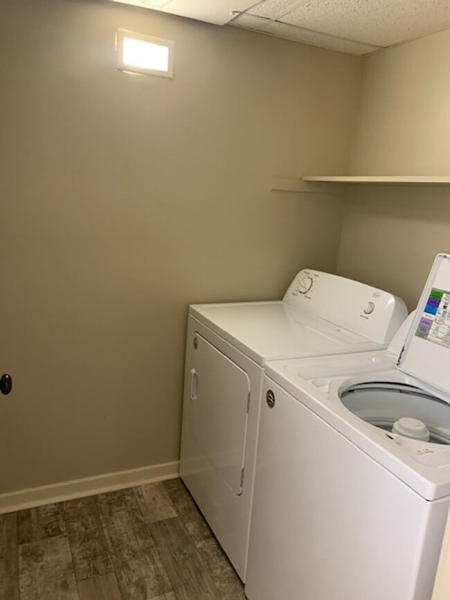 Building Photo - Sarah's Run Apartments