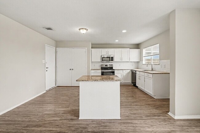 Building Photo - 1733 Vineridge Ln