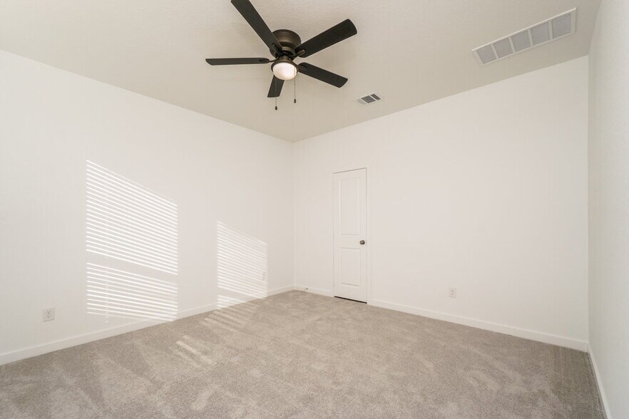 Building Photo - 15546 Crescent Pne