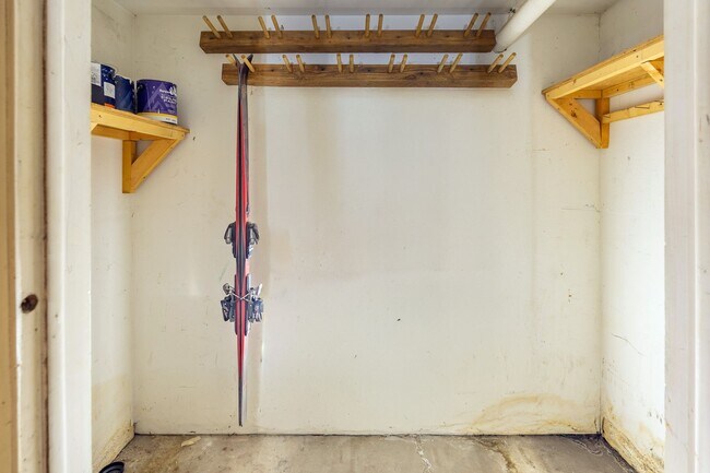 Building Photo - 700 S Monarch St