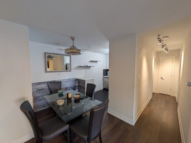 Building Photo - Newly Renovated 1-Bedroom Condo in the Hea...