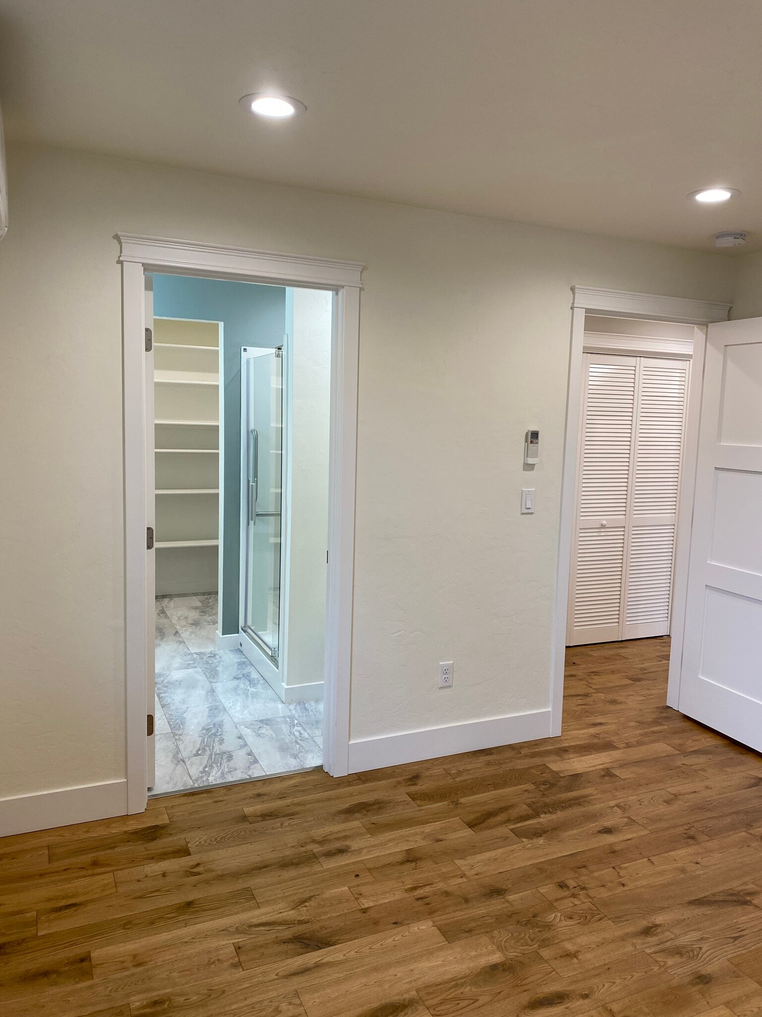 Building Photo - 710 E 22nd Ave