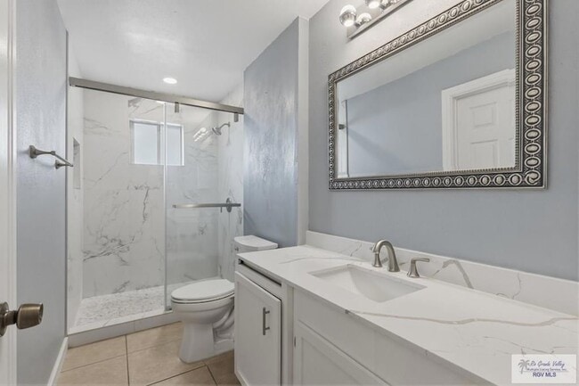 Building Photo - 711 Cisneros St