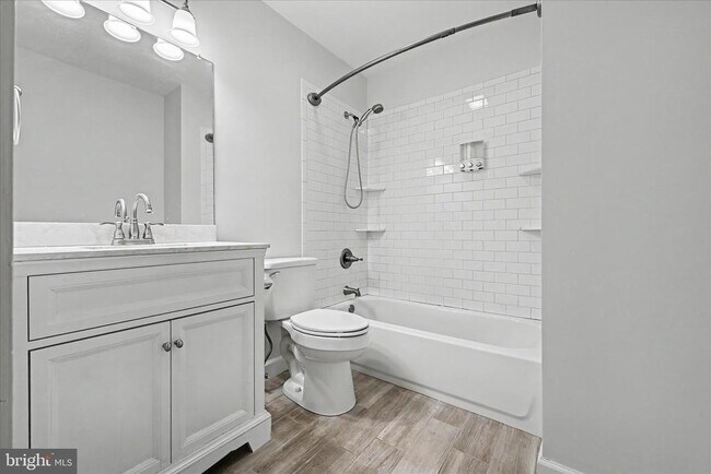Building Photo - 678 Newbridge Ct