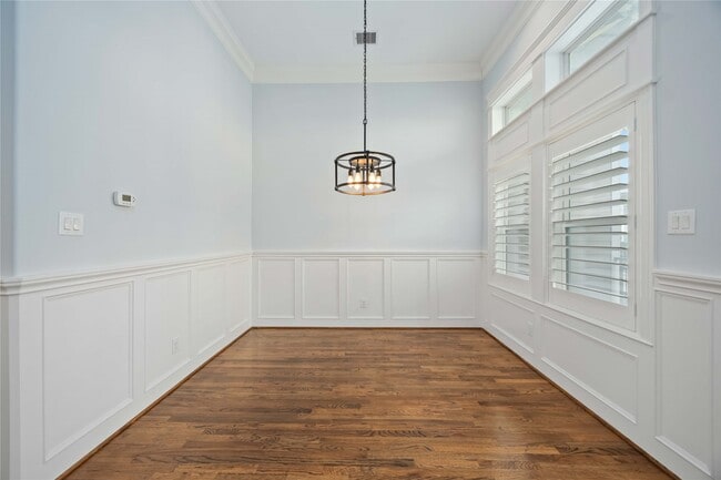 Building Photo - 609 Rutland St