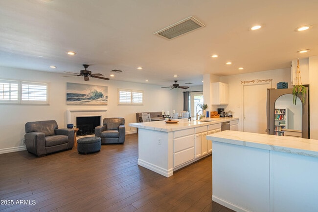 Building Photo - 1909 E Bethany Home Rd