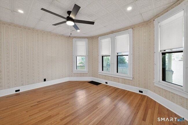 Building Photo - 164 W Main St