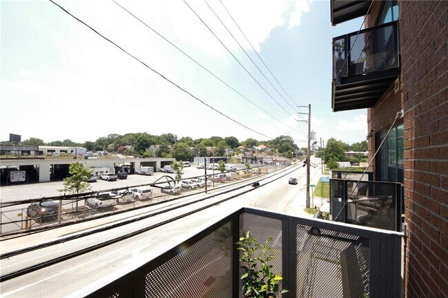 Building Photo - 764 Memorial Dr SE
