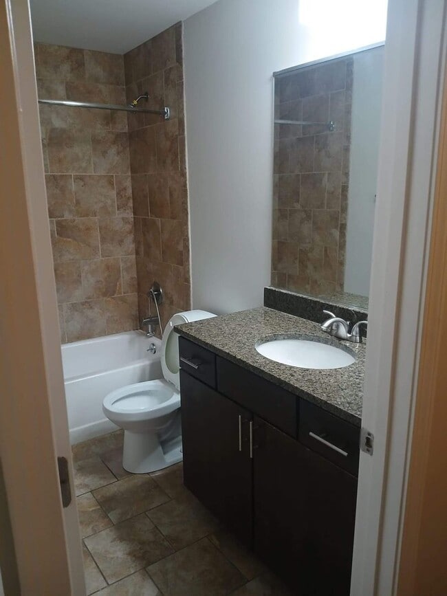 Building Photo - 530 W 10th St