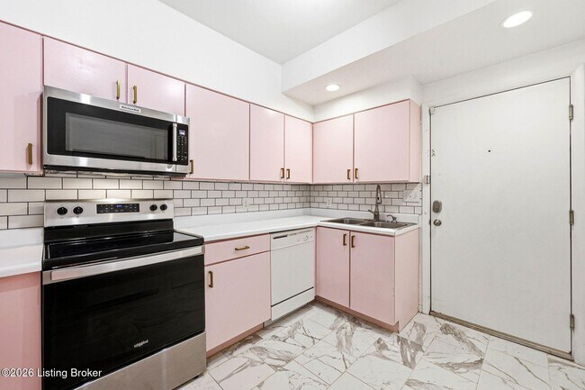 Building Photo - 2745 Grinstead Dr