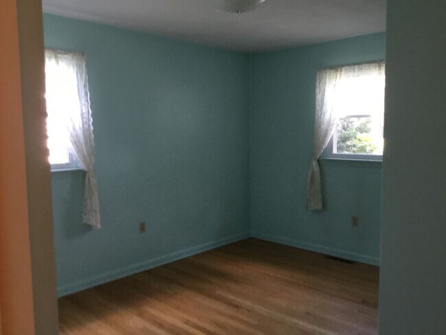 Building Photo - ENJOY THE COMFORTS OF ONE-FLOOR LIVING!