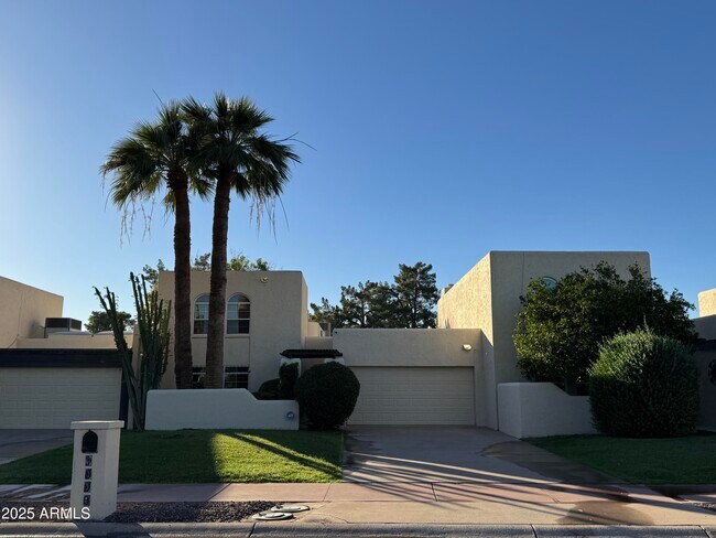 Building Photo - 1009 N Villa Nueva Dr