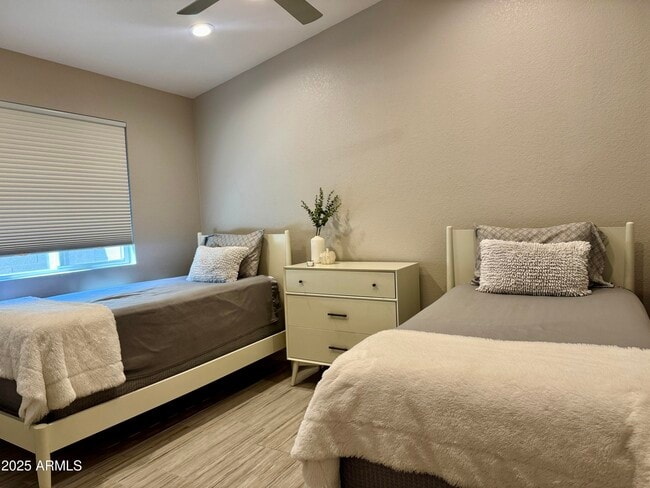 Building Photo - 8835 W Michelle Dr