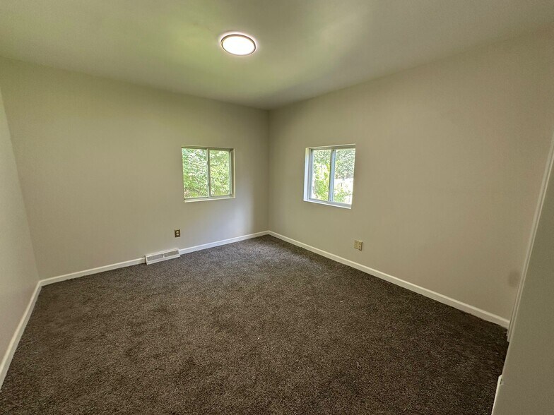 Building Photo - 639 Fordville Rd