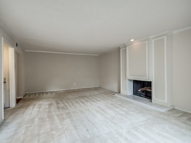 Building Photo - 6000 N Pennsylvania Ave