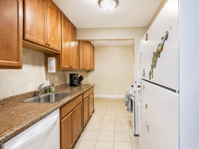 Building Photo - 8 Oak Creek Dr