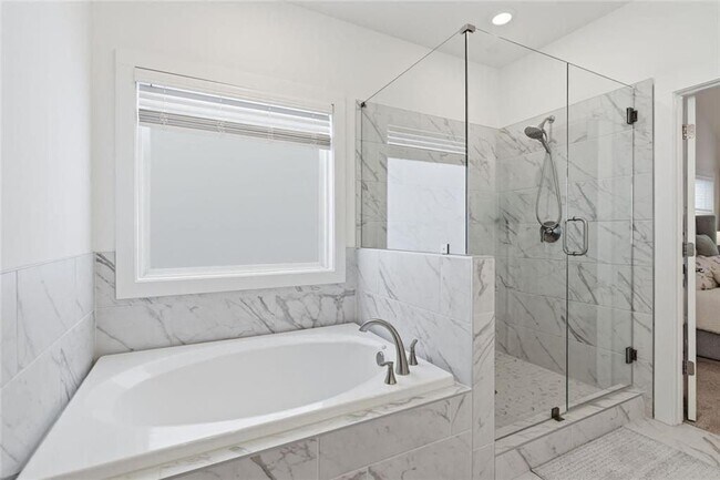 Building Photo - 5045 Reserve Dr