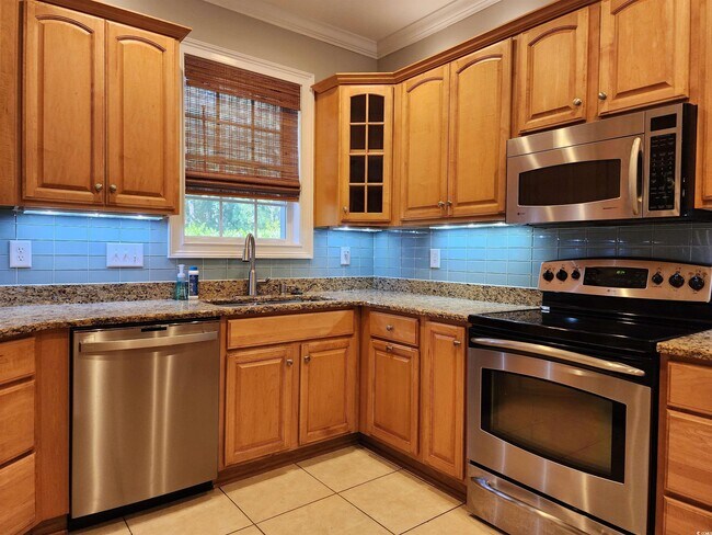 Building Photo - 613 Golden Bear Dr