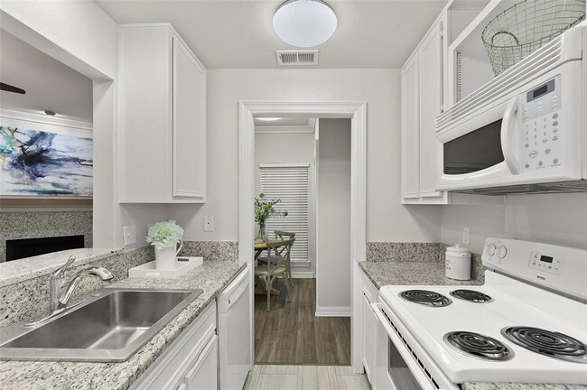 Building Photo - 4554 Glenwick Ln