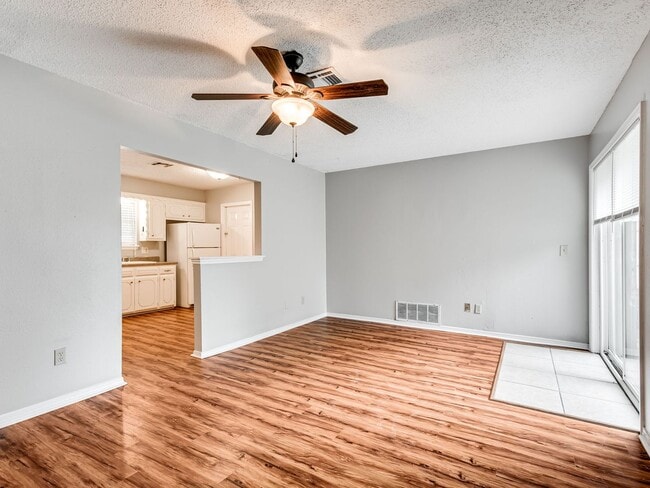 Building Photo - Cute home in Shawnee