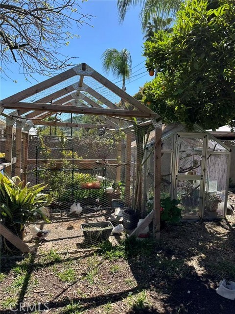 Building Photo - 1998 Wright St